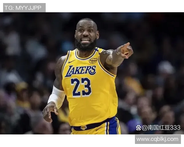 詹姆斯是否是足球明星他的运动生涯与足球的关系探讨