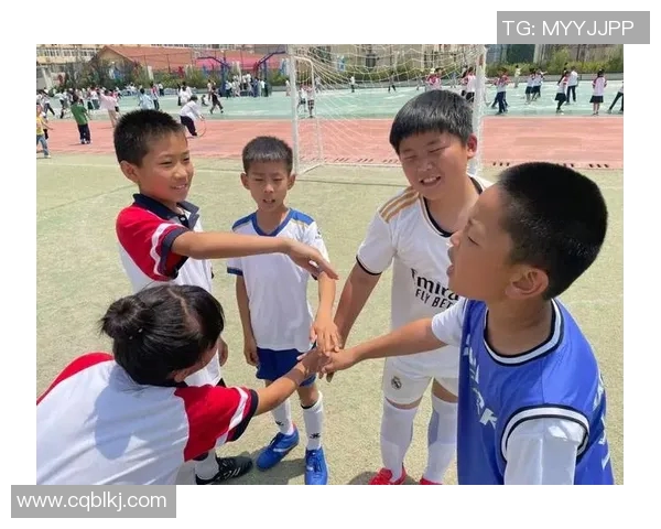 足球明星与小粉丝们的温馨互动瞬间展现梦想与激情的传承