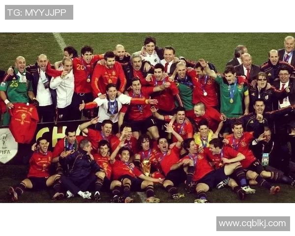 足球明星的奢华生活揭秘：豪宅背后的故事与秘密